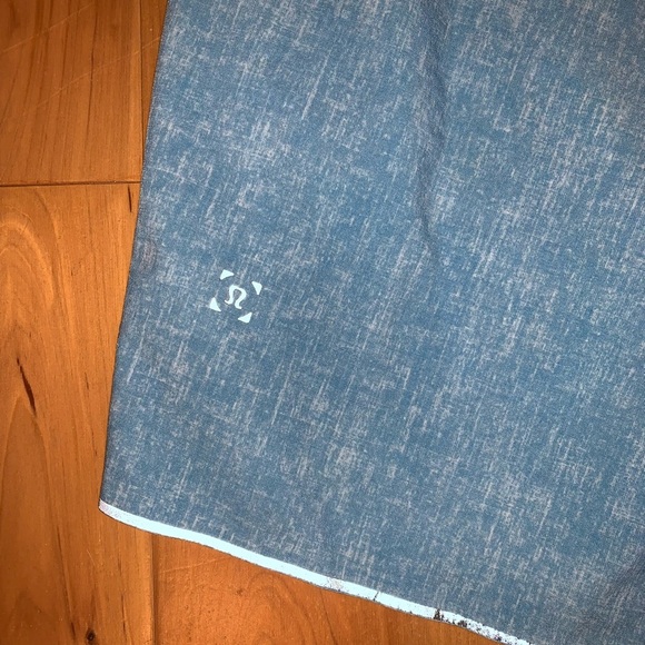 Men's Blue Lululemon 5” Shorts - Picture 4 of 4